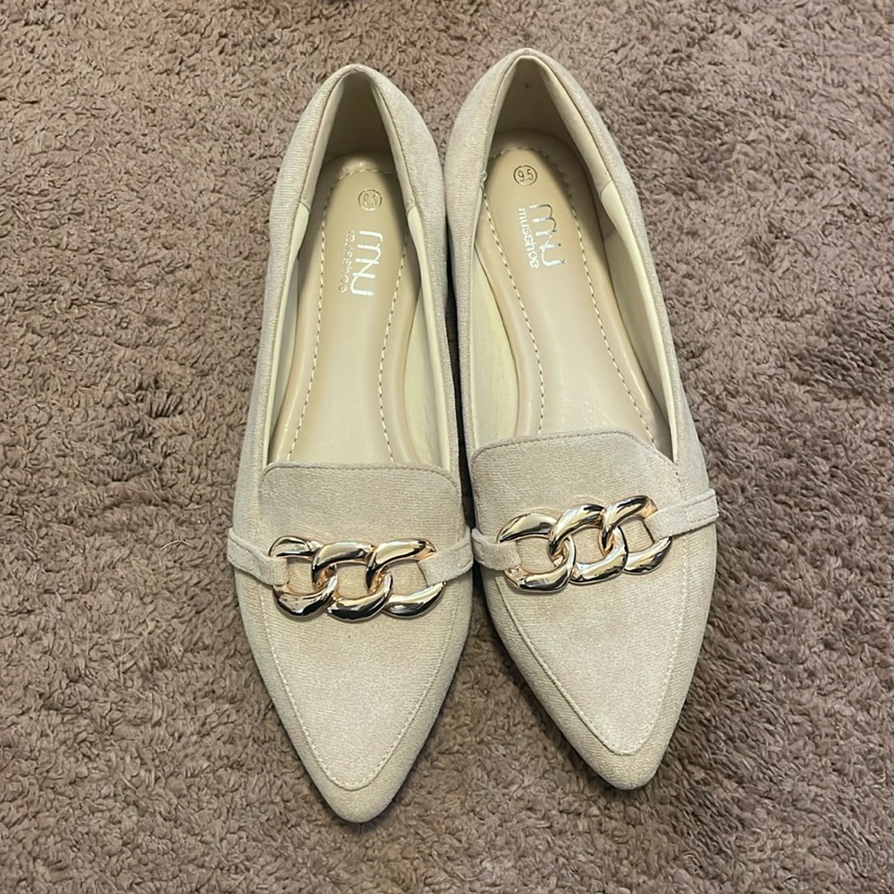 Never worn tan flats